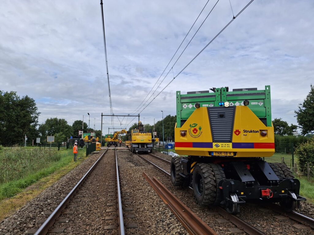 Off-highway battery packs powering Strukton e-krols doing railworks in Maarn