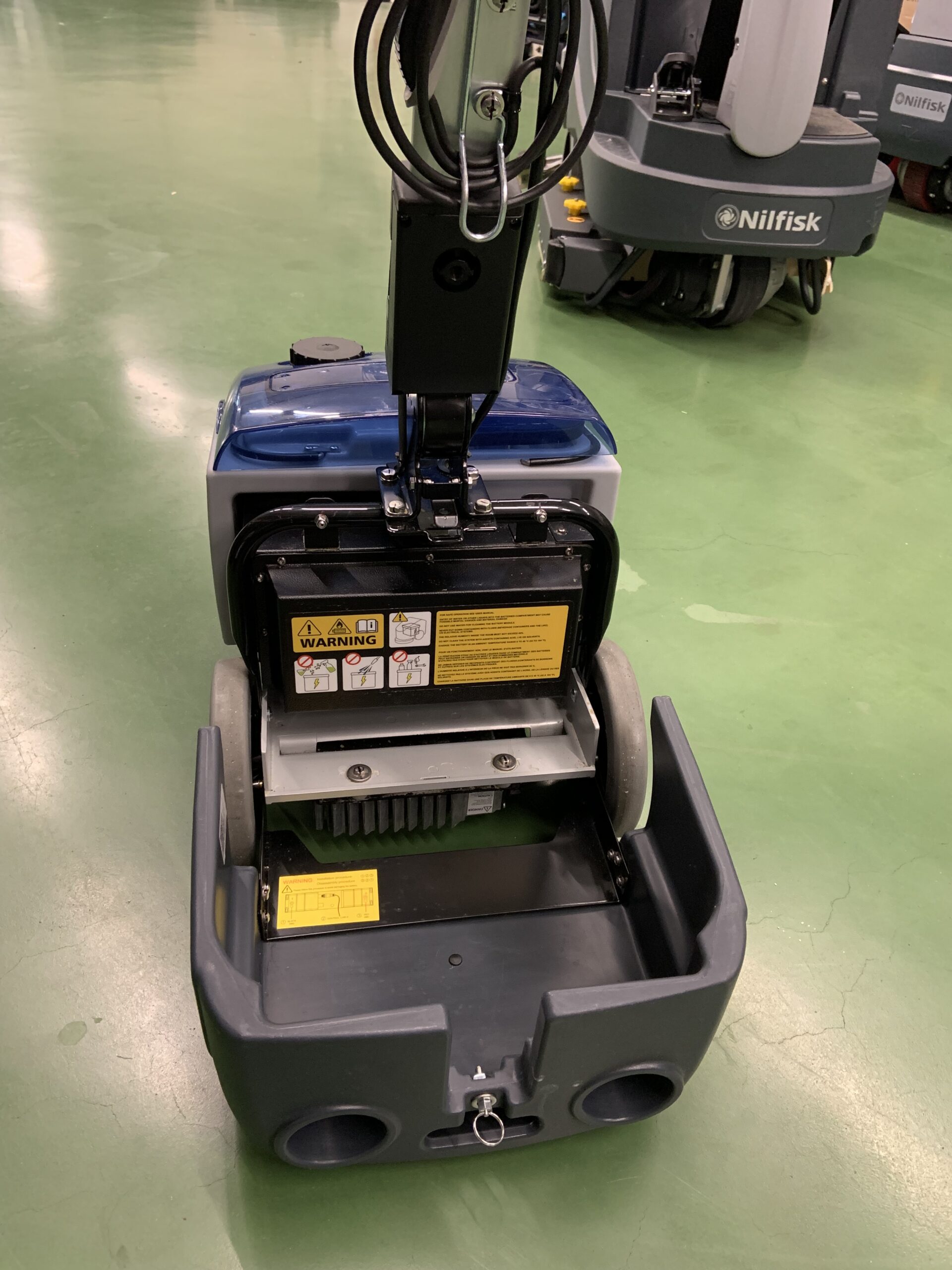 Nilfisk Scrubber machine with MOVE batteries - Intercel
