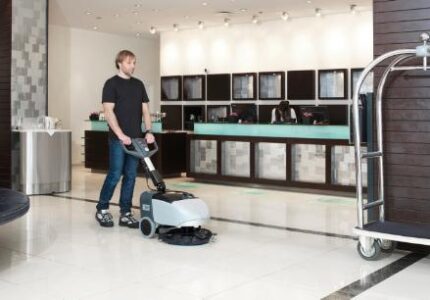 Nilfisk schrobzuigmachine met MOVE accu's