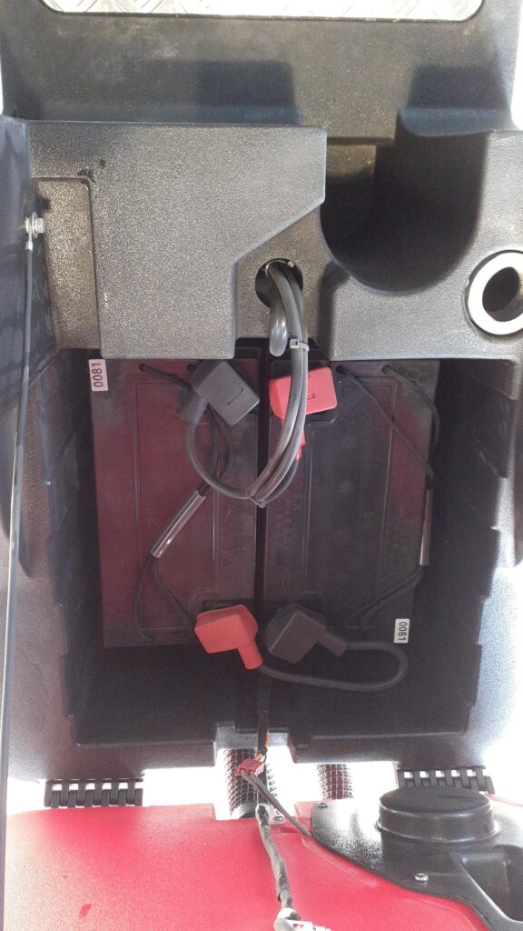 Meclean R80D open with Cellpower batteries shown